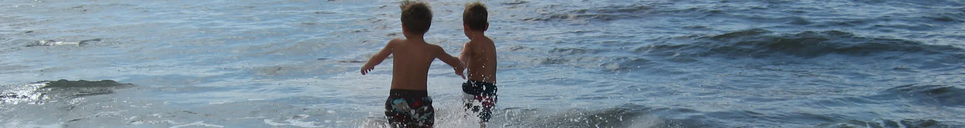 2 kids playing on the beach